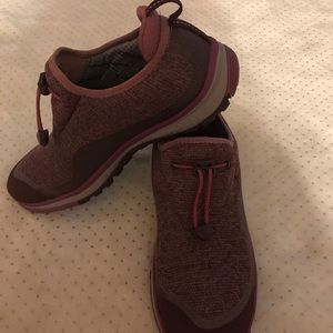 Keen women’s knit sneakers sz 9